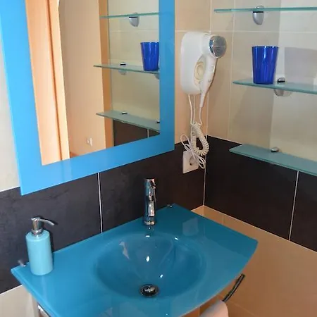 Petit Blau * باغيرا